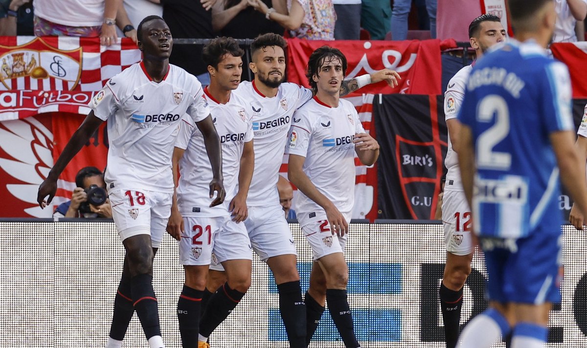 Sevilla võitis neljapäevaõhtuses Hispaania kõrgliiga kohtumises koduväljakul 3 : 2 Espanyoli.