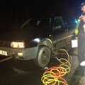 FOTO: Väike-Maarjas sõitis Volkswageni juht õhtul keset teed lebanud mehest üle, kannatanu hukkus