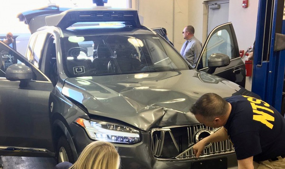 Eksperdid uurivad Uberi isejuhtivat Volvot, mis Tempes jalakäijale otsa sõitis. 