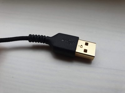Selline USB-logo peaks alati jääma ülespoole või näitama arvuti kaugema ääre poole