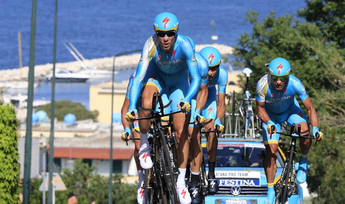 Astana Giro d´Italial meeskonnasõidus, jalgratas