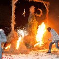 FOTOD: Mustamäel süttis võimas kuuselõke ning lõõmasid tuleskuptuurid
