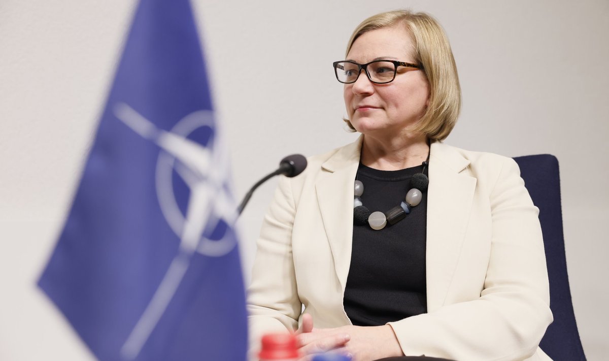 Kyllike Sillaste-Elling alustas välisministeeriumis tööd 1996. aastal Euroopa Liidu lauaülemana. Vabandati, et muud kohta polnud anda.