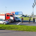 FOTOD | Tartu linnatänavail sõitnud kraanast nirises välja enam kui kilomeetri pikkune õlireostus
