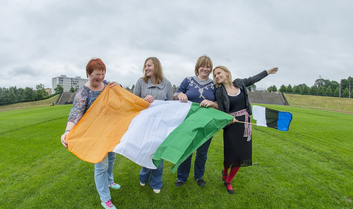 Üks kolmandik Iiristest – Dublinis kokkupandud tantsurühm on kaks ja pool aastat hoolsalt harjutanud, et Eesti rahva suurpeost osa võtta. 