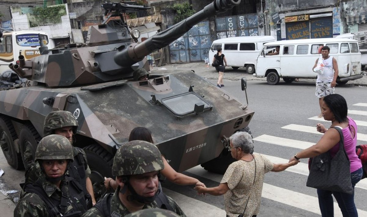 Politsei esitas Rio Alemao slummis varjunud narkokauplejatele ultimaatumi