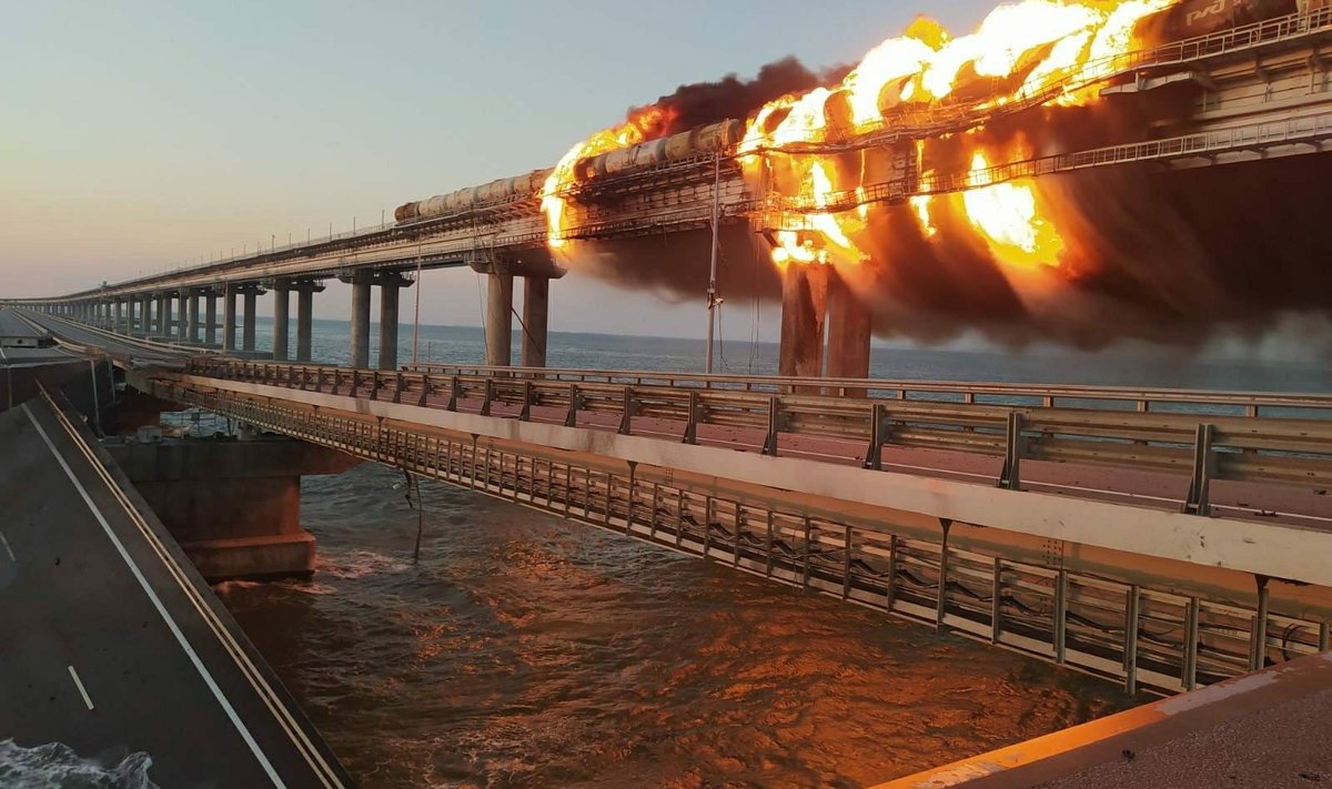 Взрыв на Крымском мосту, фото носит иллюстративный характер.