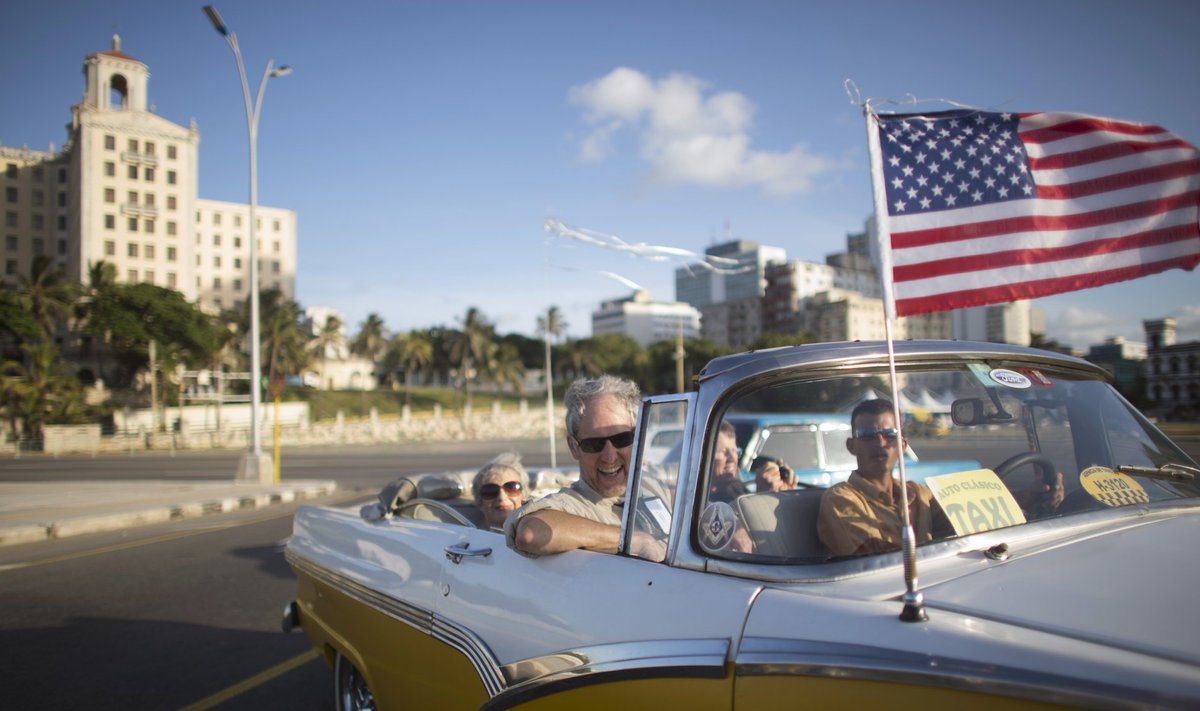 USA saatkonnahoonel Havannas veel USA lipp ei lehvi, küll aga võib seda näha linnapildis.