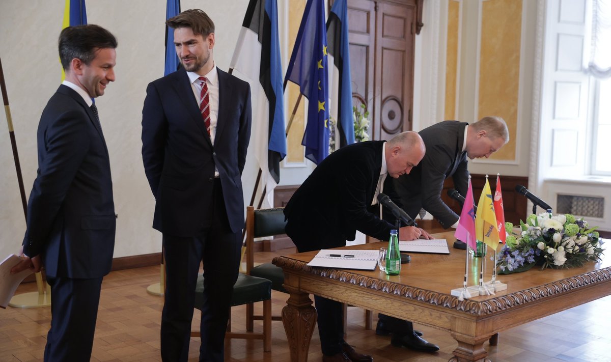 Täna sai allkirjad alla nii koalitsioonileping kui ka ametisse vannutati uued riigikogu liikmed.