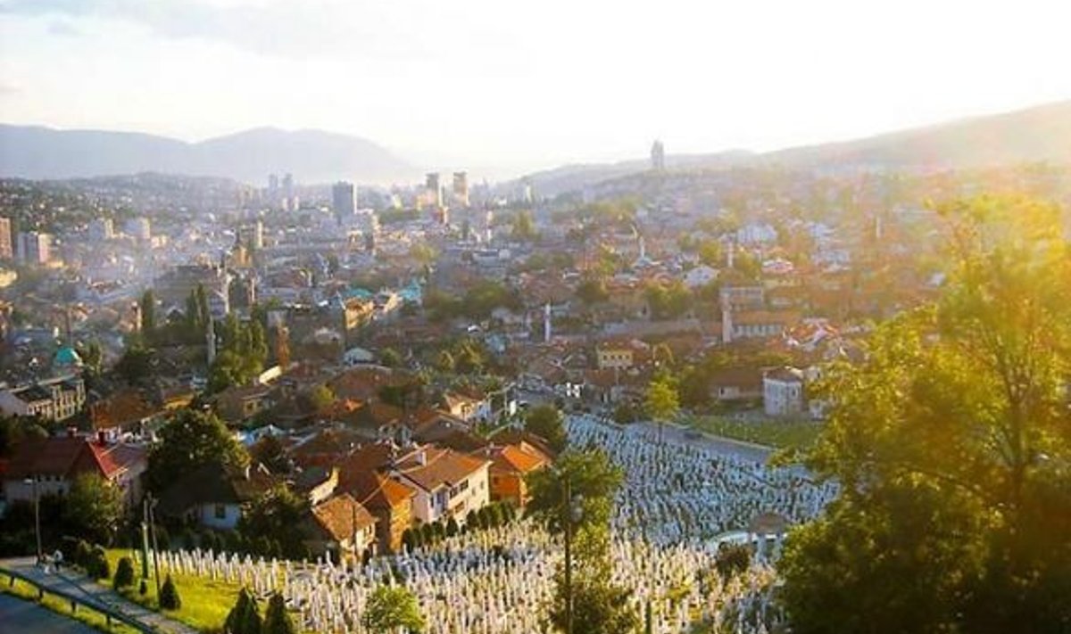 KURB ILU: Sarajevos jääb silma ebaharilikult suur arv surnuaedu. (Sigrid Suu-Peica)