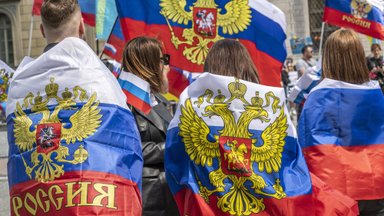 FOTOD | Jalgpalli EMi avamängus lehvisid tribüünidel Venemaa lipud