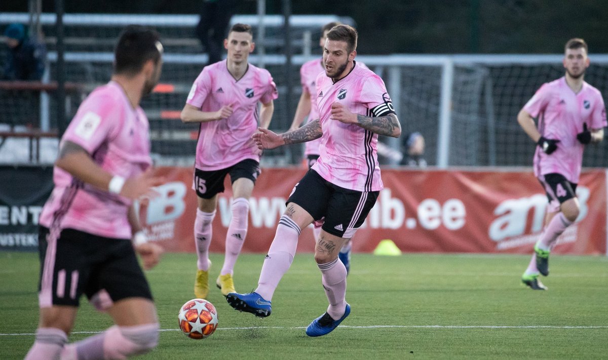 Eesti jalgpallimeistrivõistluste hooaja esimeses mängus alistas FC Flora võõral väljakul Nõmme Kalju 3:0