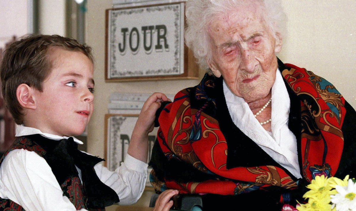 5-aastane Thomas ja ametlikult teadaolevalt vanimaks elanud inimene, prantslanna Jeanne Calment aastal 1997, mil ta 122-aastasena suri. 