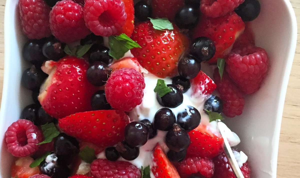 Vaarikaid, mustikaid ja maasikaid võiks segada piimatoodetega. Maitseb hästi nii hommikul kui ka õhtul.