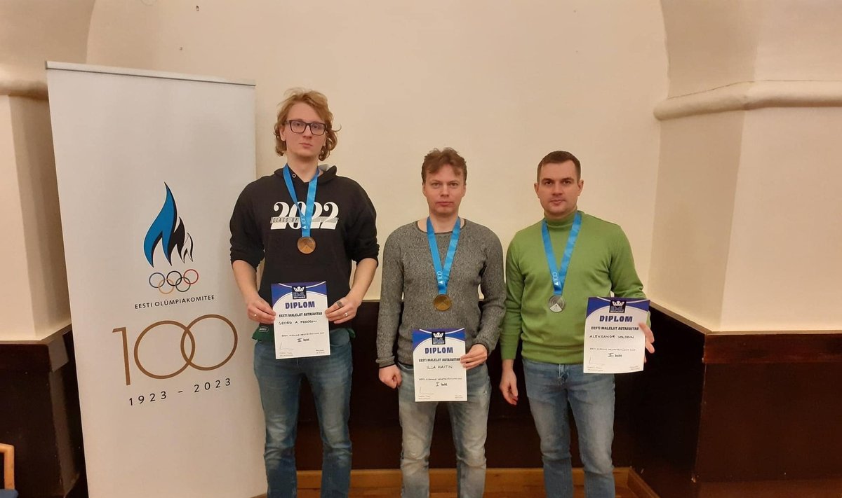 Илья Хайтин (в центре) - чемпион Эстонии по рапиду