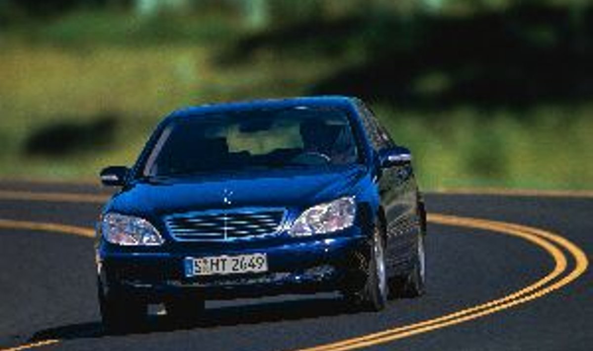Nädala pakkumine: S-klassi Mercedes maksab Durresis 500 000 krooni. Eestis algavad hinnad 1,2 miljonist. DaimlerChrysler