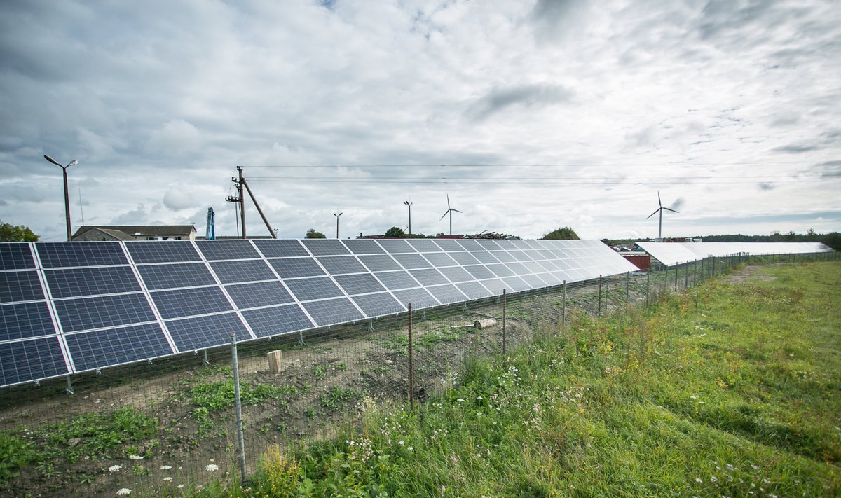 OÜ Sikassaare Vanametall tellimusel paigaldati kokku 432 päikesepaneeli.