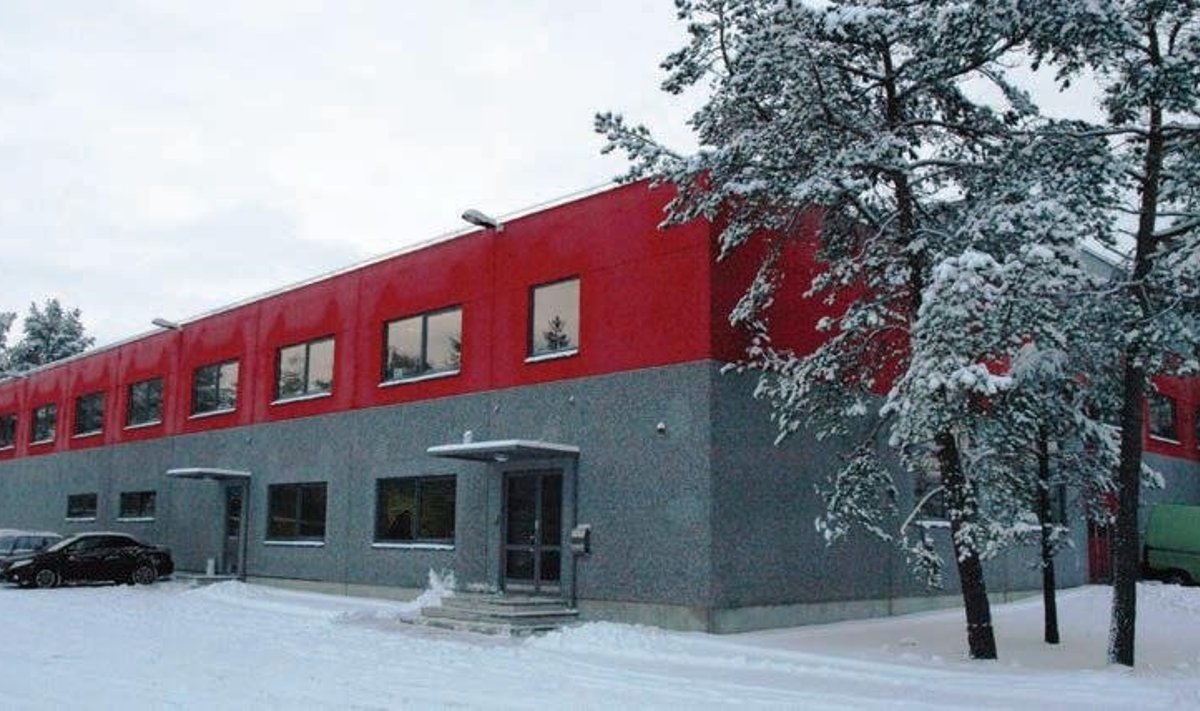Uus punast ja halli värvi tootmishoone Keila tööstuslinnakus on tagasihoidlik, kuid soliidne