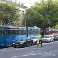 FOTOD: Rikkis buss seiskas Kadriorus trammiliikluse