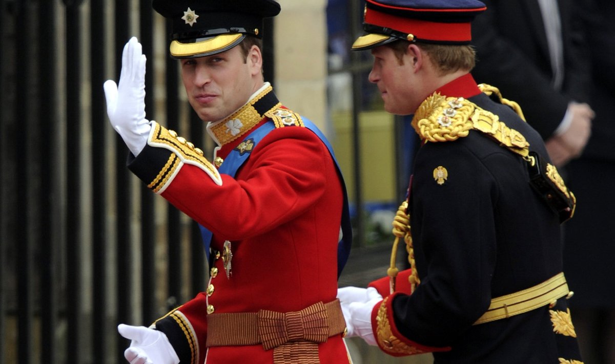 Prints William saabub kirikusse koos venna Harryga.