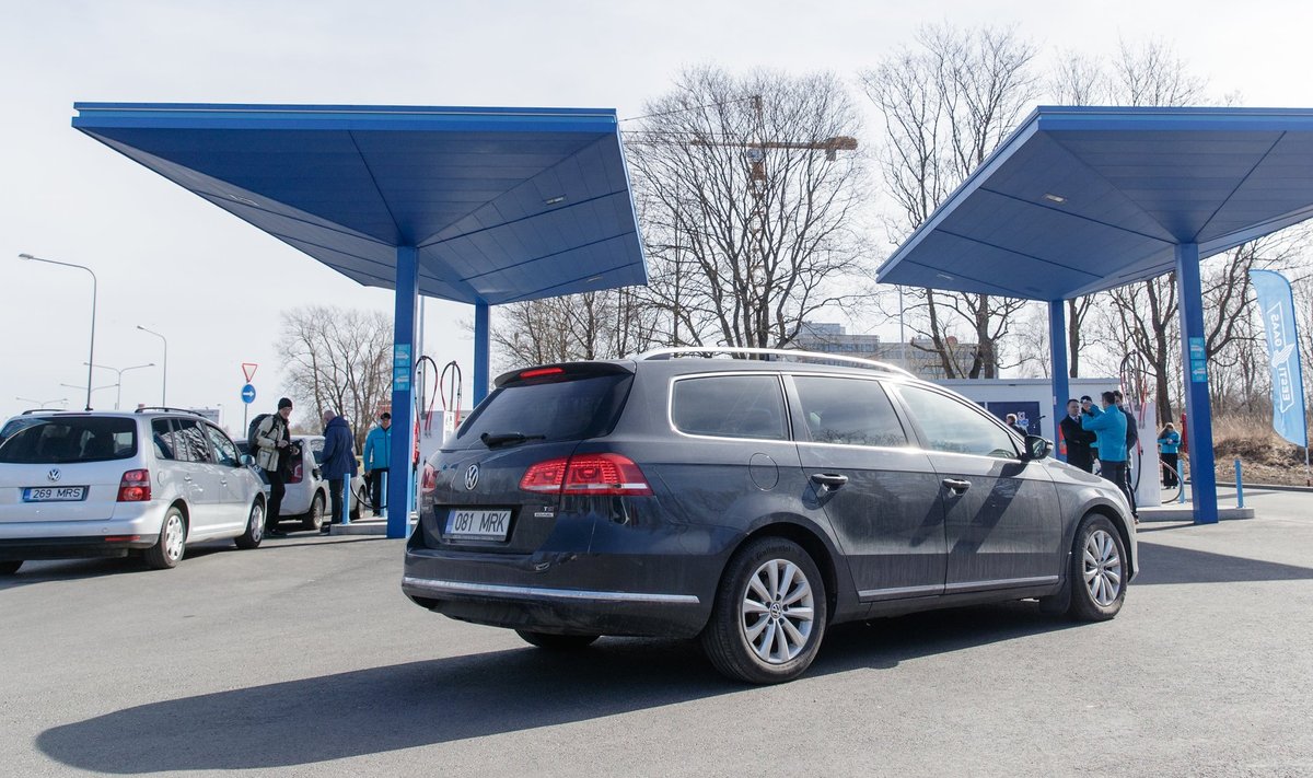 Eesti Gaasi saab tänu surugaasitanklatele müüa teistele autokütuse jaekettidele statistikakvooti, mis võimaldab jätta bensiini ilma biolisandita.