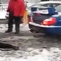 VIDEO: Võimas – Subaru WRX sikutas raskeveoki lumest välja!