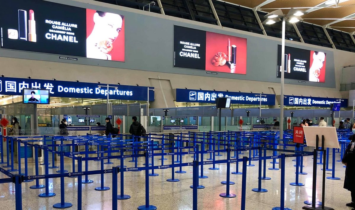 Shanghai lennujaama siselendude ala on suletud. Kohalikke enam riigist välja ei lubata.