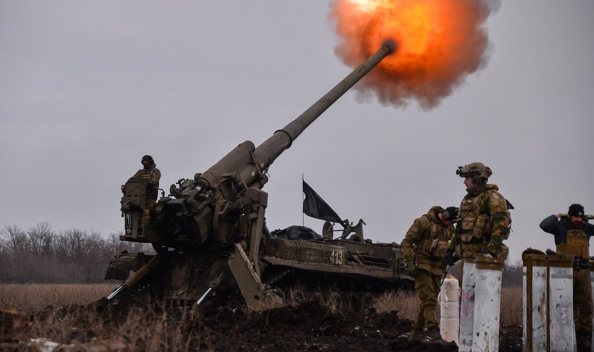 Ukraina suurtükivägi Bahmuti all