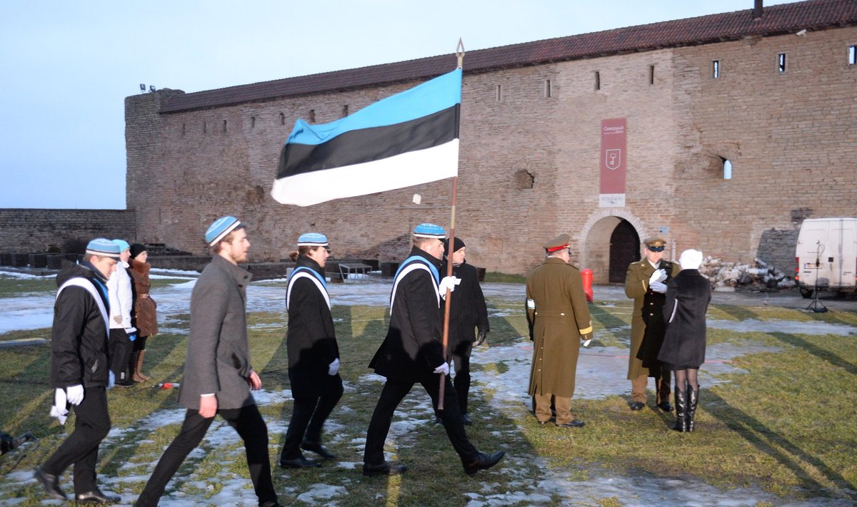Lipu heiskamise tseremoonia Narvas
