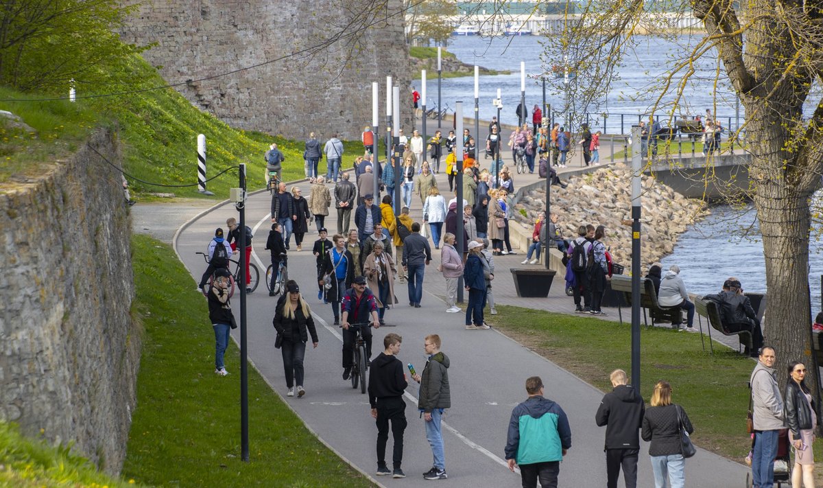 Kontsert jõe ääres Narvas