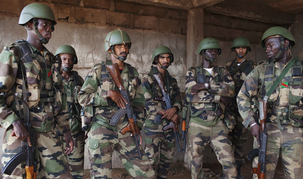 Malian soldiers undergo training in urban combat conducted by the European Union training mission in Koulikoro