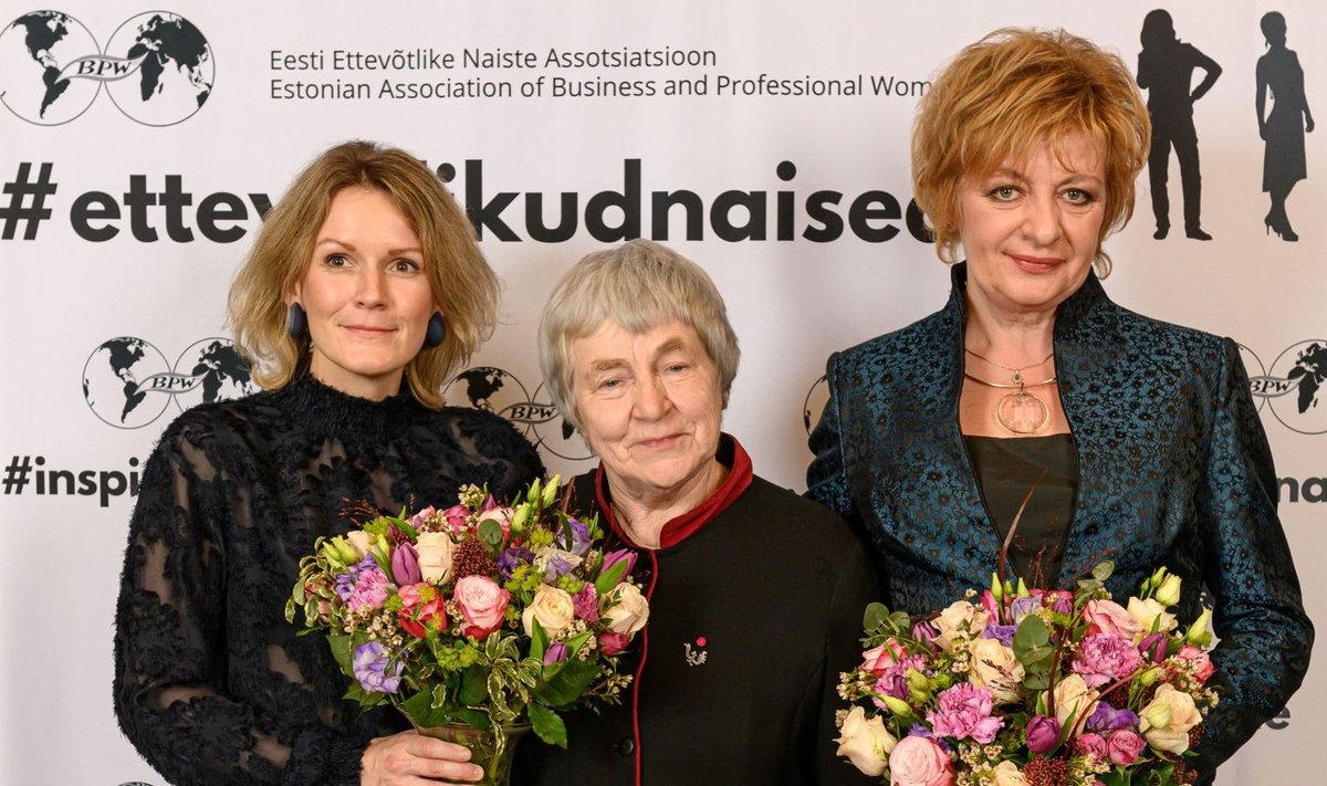 Pildil: (vasakult) aasta noor naisettevõtja 2019 Mari-Liis Lind, aastate naine Anu Raud, aasta naine 2019 Emöke Sogenbits