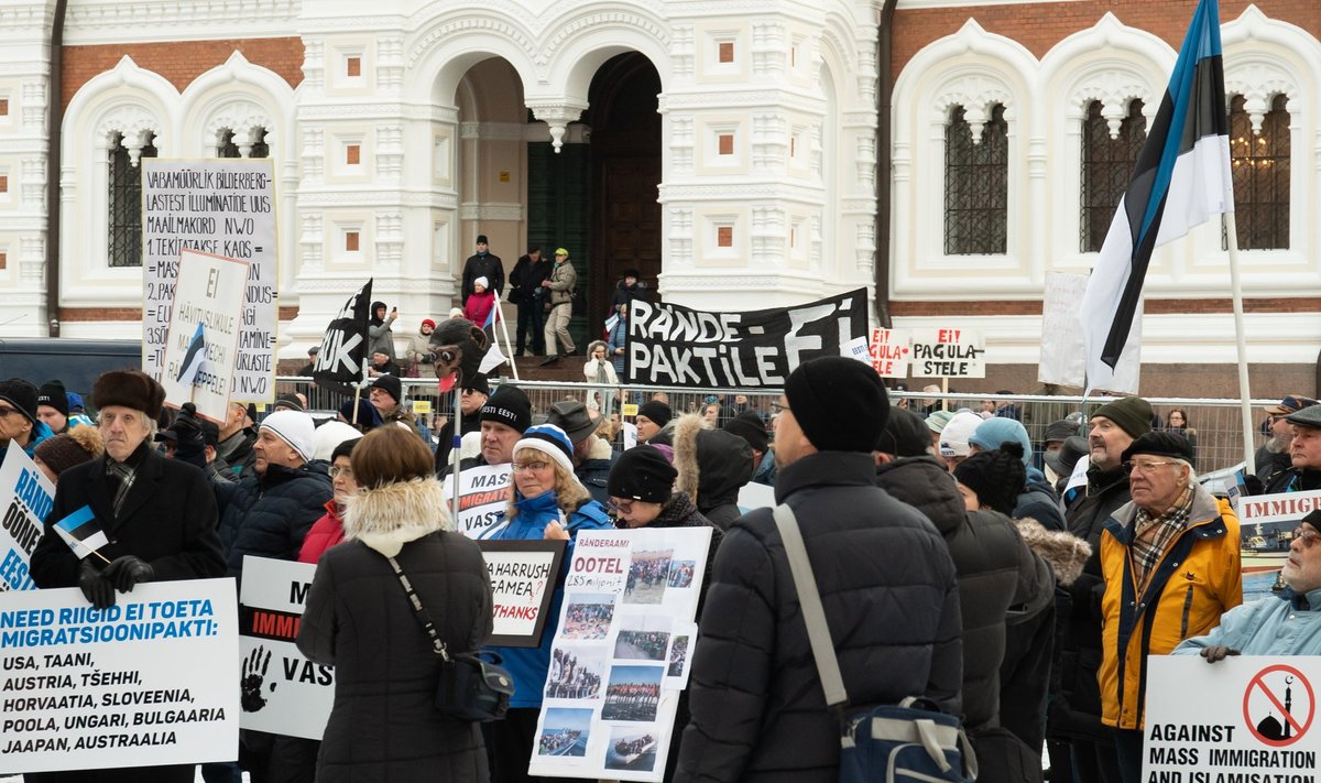 EKRE toetajad protestisid ränderaamistiku vastu