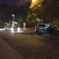 ФОТО: В Пярну городской автобус сбился с маршрута и врезался в дерево