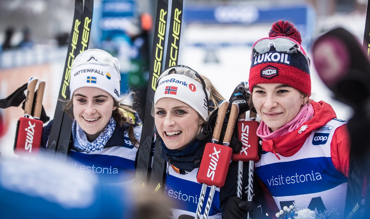 Therese Johaug särab finišis Ebba Anderssoni ja Natalia Neprajeva vahel.