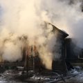 ФОТО: В Вильяндимаа в Сууре-Яани горит дом