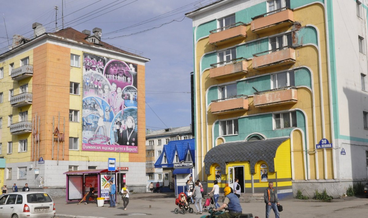 Värviliseks värvitud majad Vorkuta kesklinnas on Vassili Trošini kätetöö, kes linnaarhitektina tahtis niimoodi veidigi tõsta elanike meeleolu. Hiljem kasutati seda võtet ka teistes Venemaa depressiivsetes Põhjala linnades.