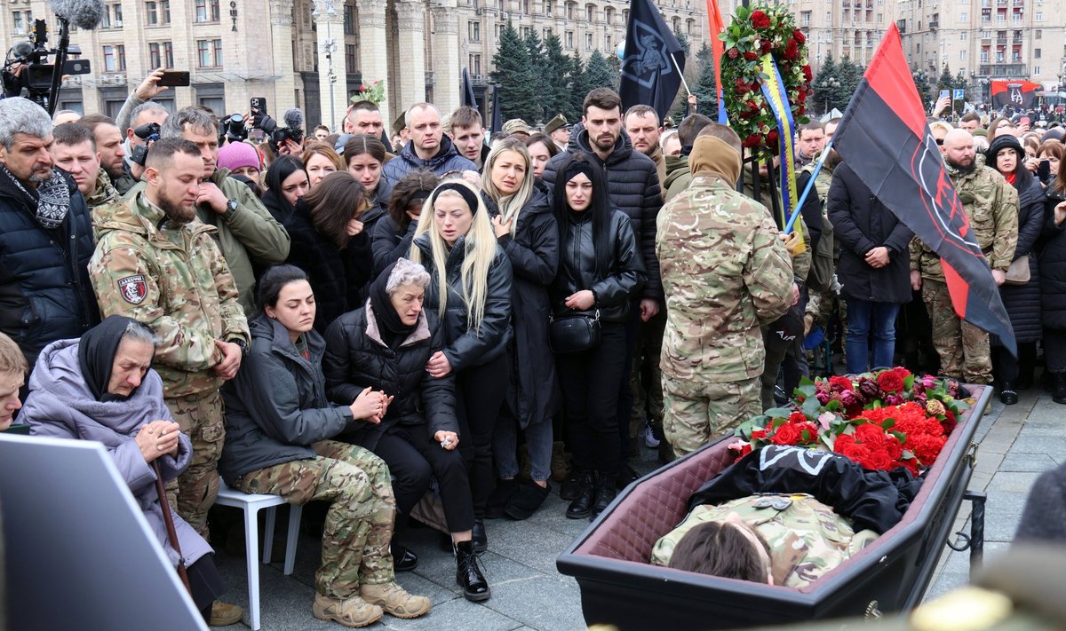 Ukraina emad maksavad ränka hinda. Ukraina kangelase Dmõtro Kotsjubalo matused