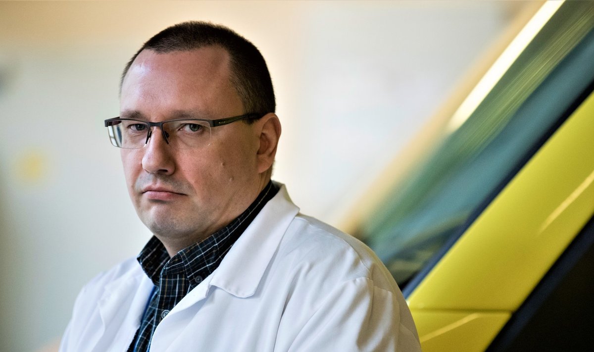 MEES, KELLESSE TASUB USKUDA: Terviseameti hädaolukorra meditsiinijuht Arkadi Popov.