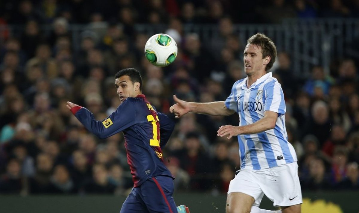 Nacho Monreal (paremal) ja Barcelona mängumees Pedro.
