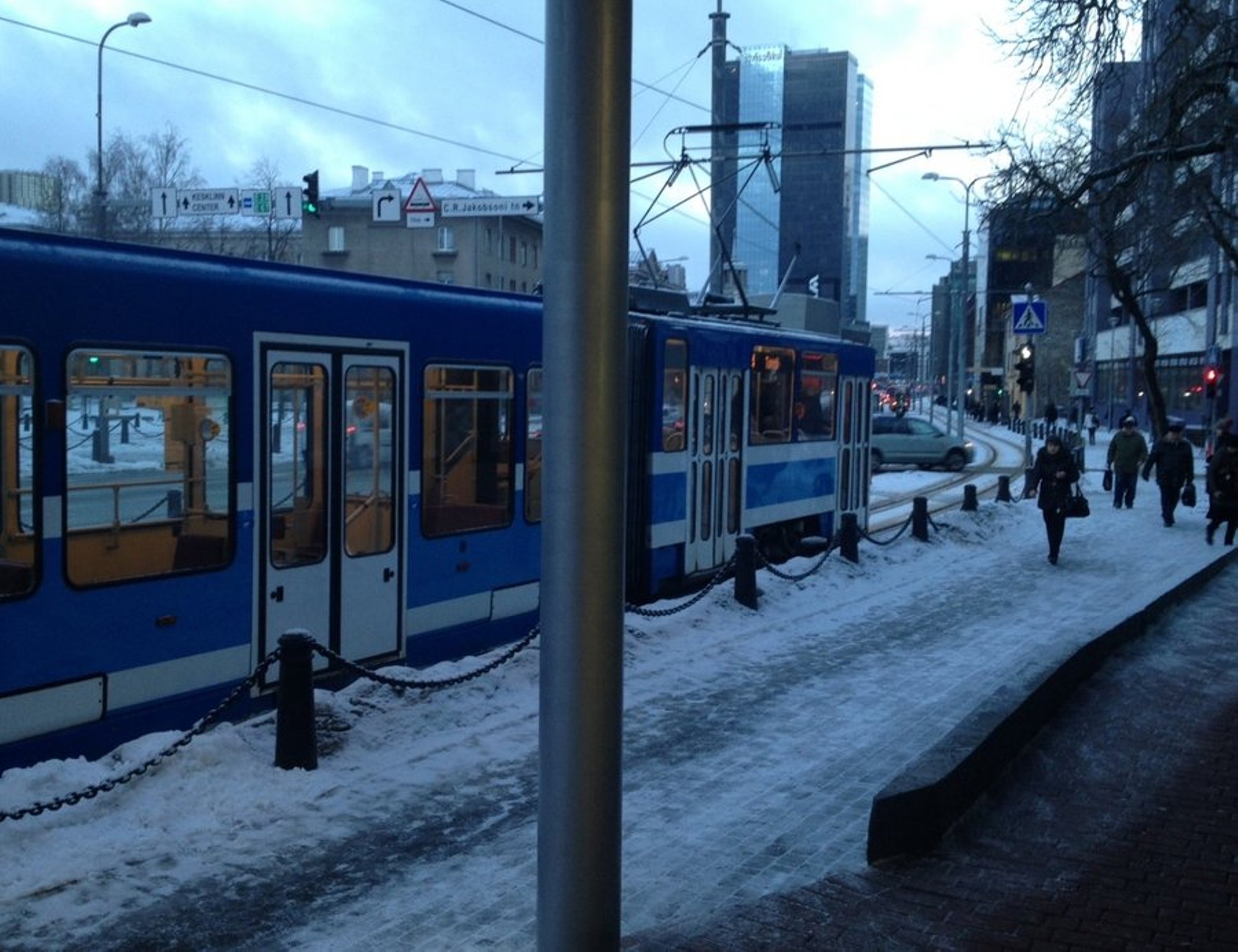 Tallinnas Tartu Maanteel Seisavad Trammid 2 Ja 4 - Delfi