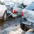 Кто платит за ущерб, если человек совершил аварию на рабочей машине?