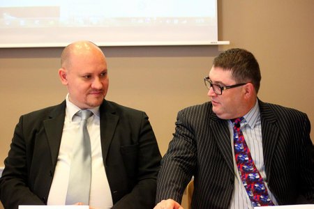 Eestimaa Rahvaste Partei loomise töögrupi eestvedaja Mstislav Rusakov ja pressisekretär Sergei Seredenko