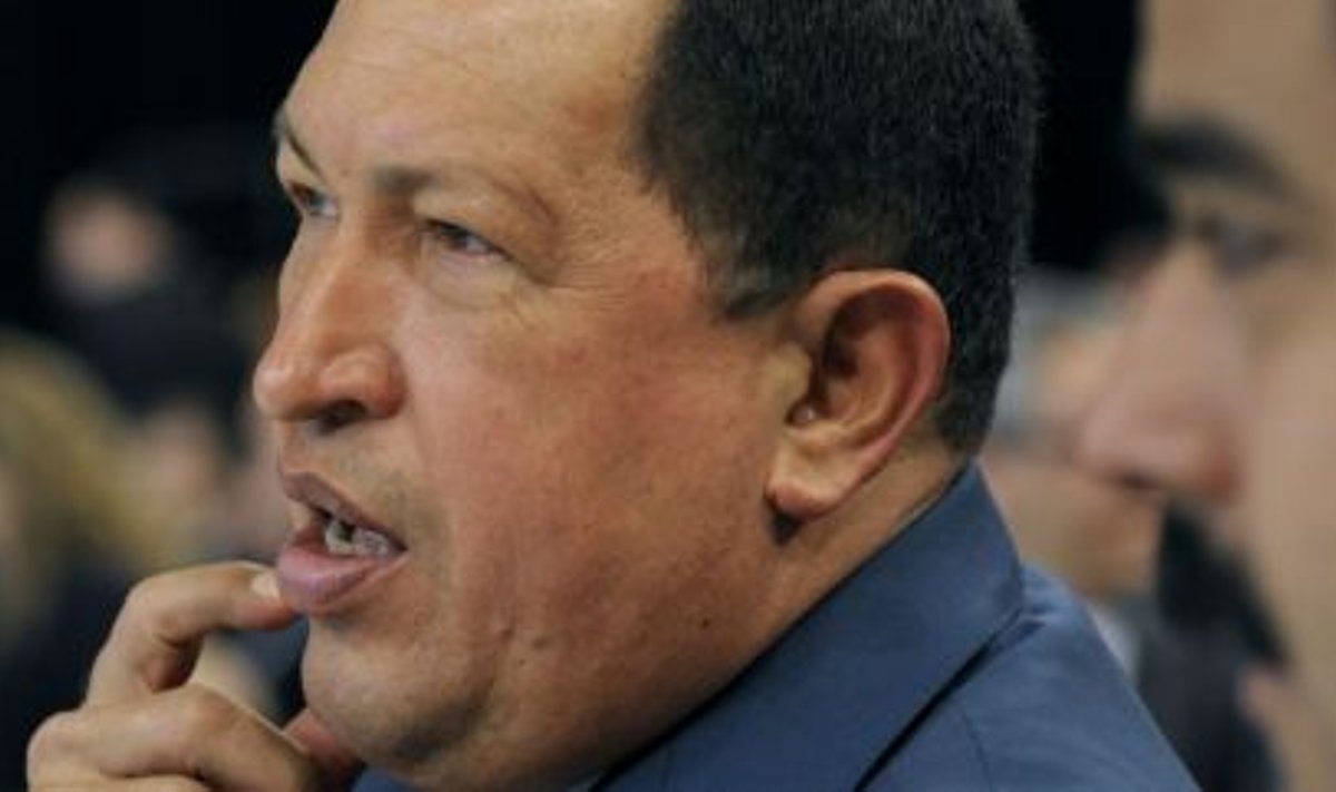 Chavez ja paremal ääres tema välisminister Nicolas Maduro 