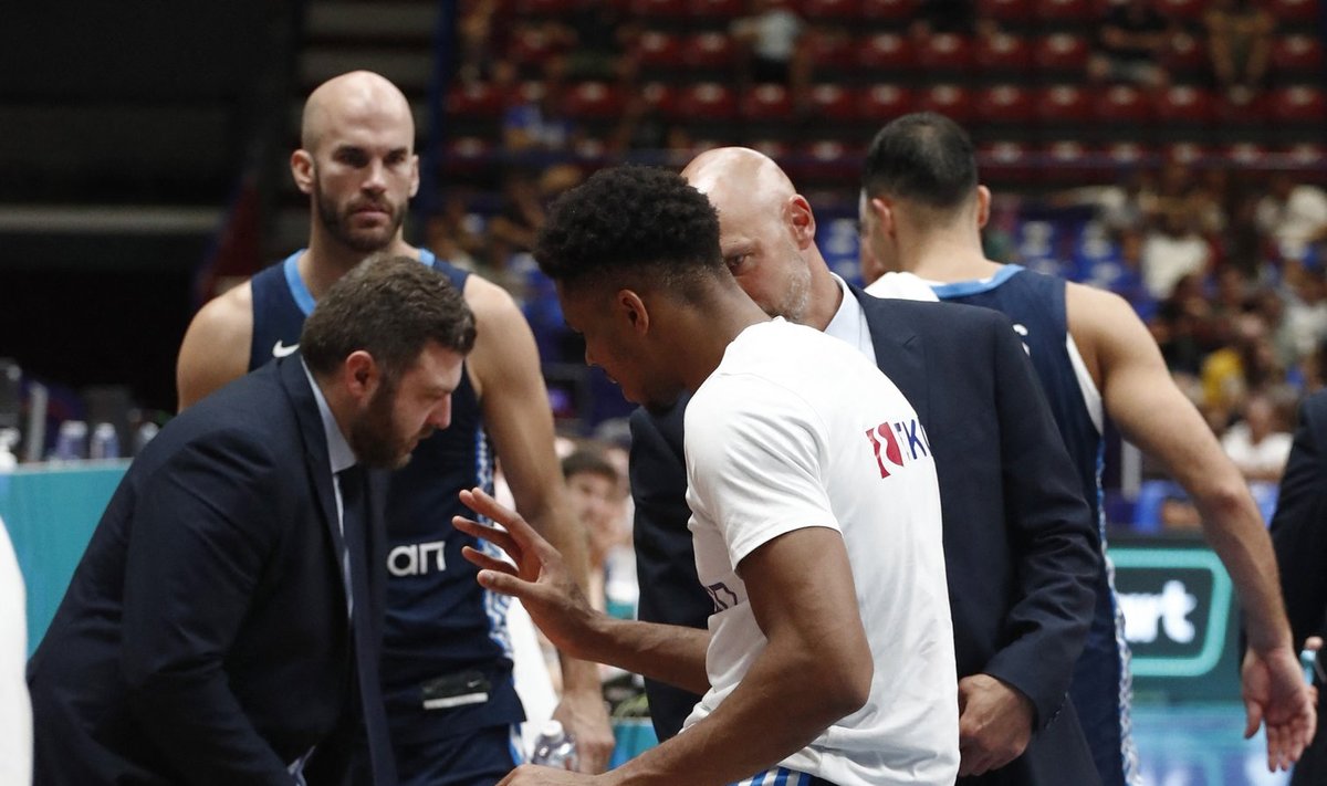 Giannis Antetokounmpo pakiti koheselt jäässe.