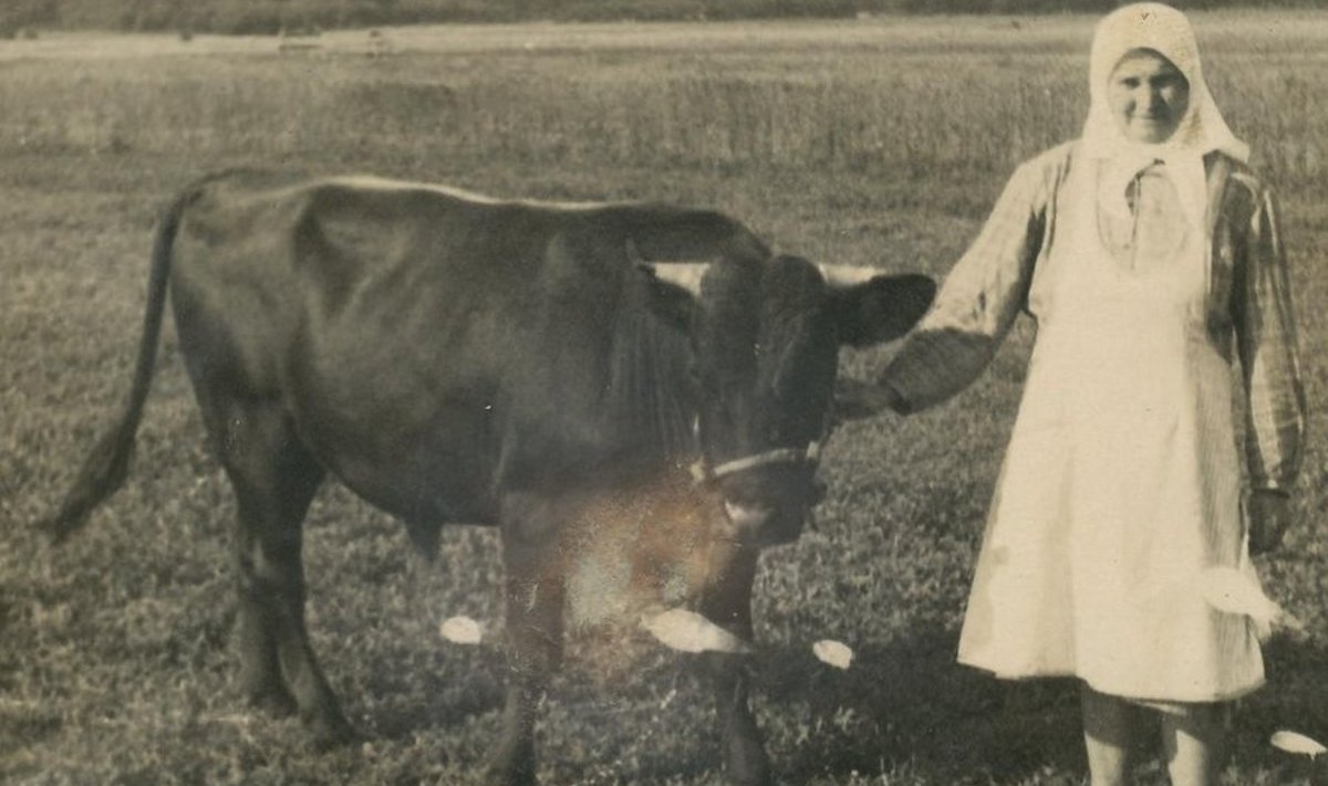Karu Roosi koos Punuga 1947. aastal. Foto isiklikust perekonnaarhiivist