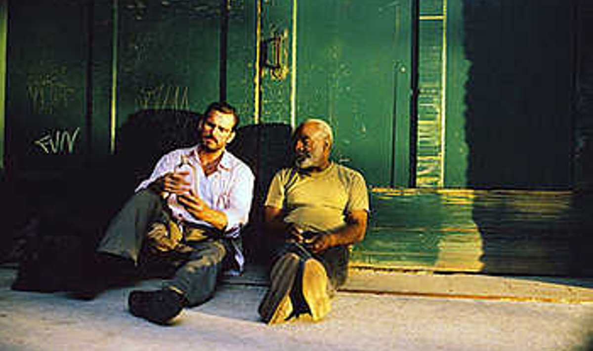 HAMERI CHINASKIS POLE KONFLIKTI: näitlejal Matt Dillonil (vasakul) on pahelist potentsiaali, kuid lavastaja ei luba sel täielikult avalduda. Karakteri äng jääb vaatajale kaugeks. Kaader filmist