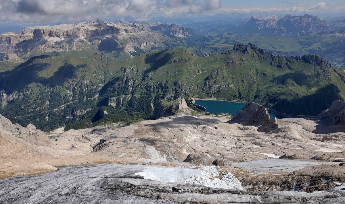 Alpine Avalanche Leaves 7 Dead, 14 Missing in Italy