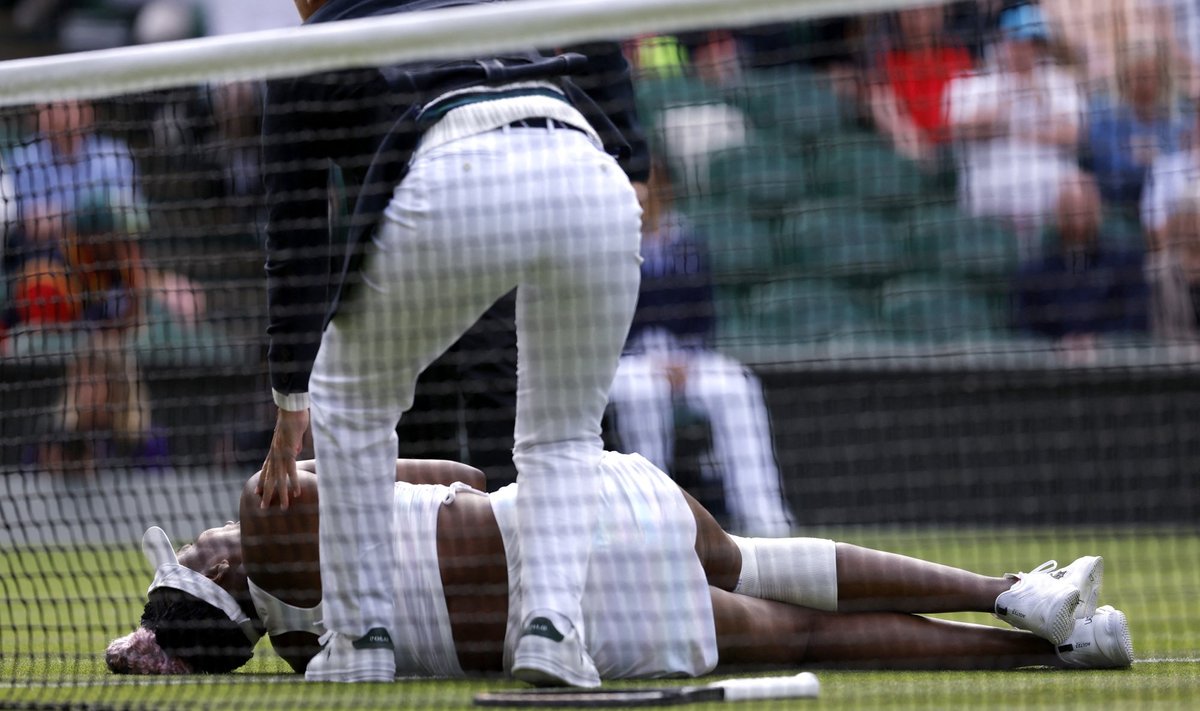 Venus Williams valuga võitlemas.