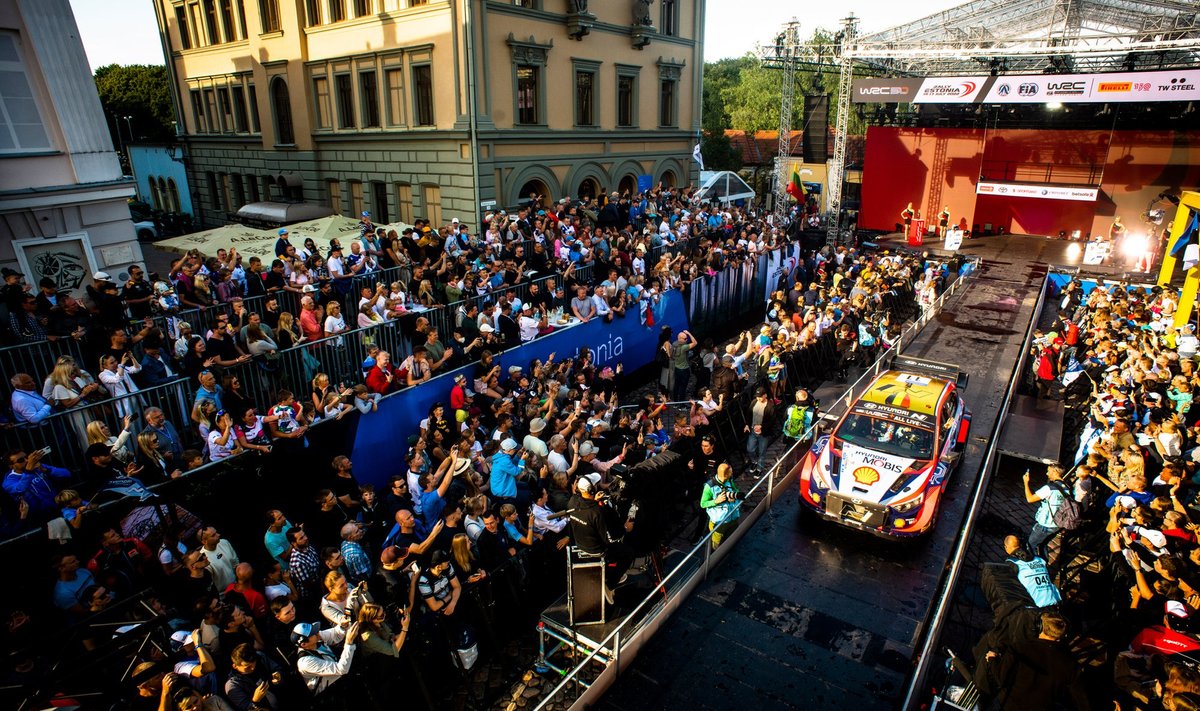 Mulluse Rally Estonia stardipoodium.